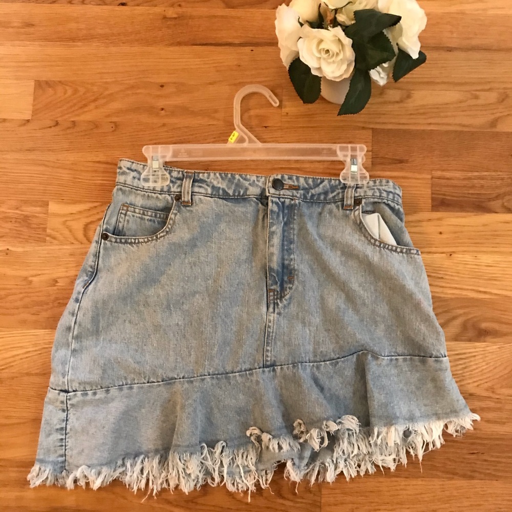 🌵Asymmetrical cut light blue denim skirt